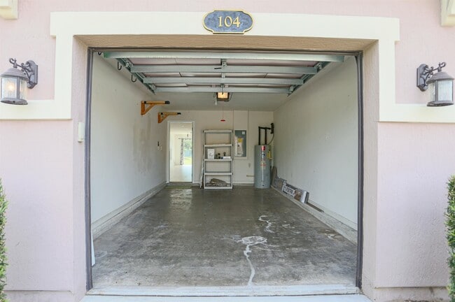 Building Photo - 104 Crete Ct