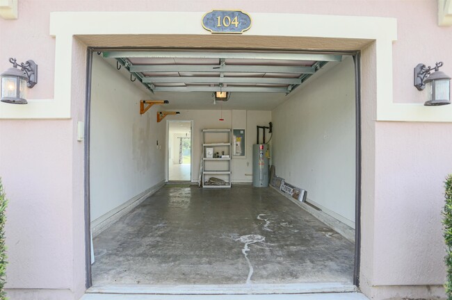 Building Photo - 104 Crete Ct