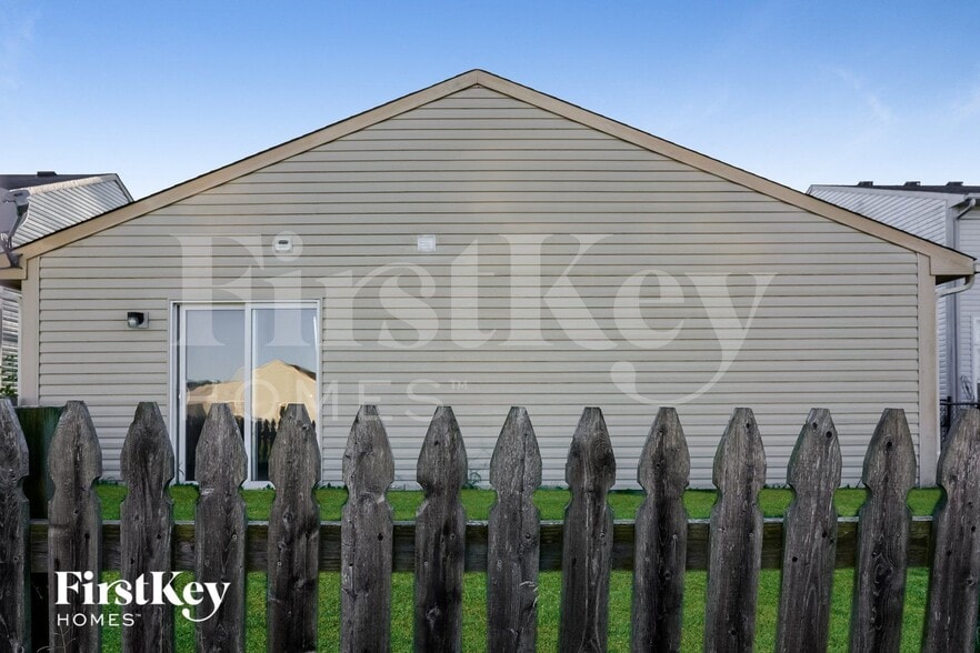 Building Photo - 1880 Long Lake Dr