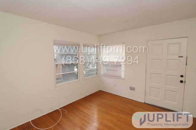 Building Photo - $500 off MOVE IN NOW! University Heights h...