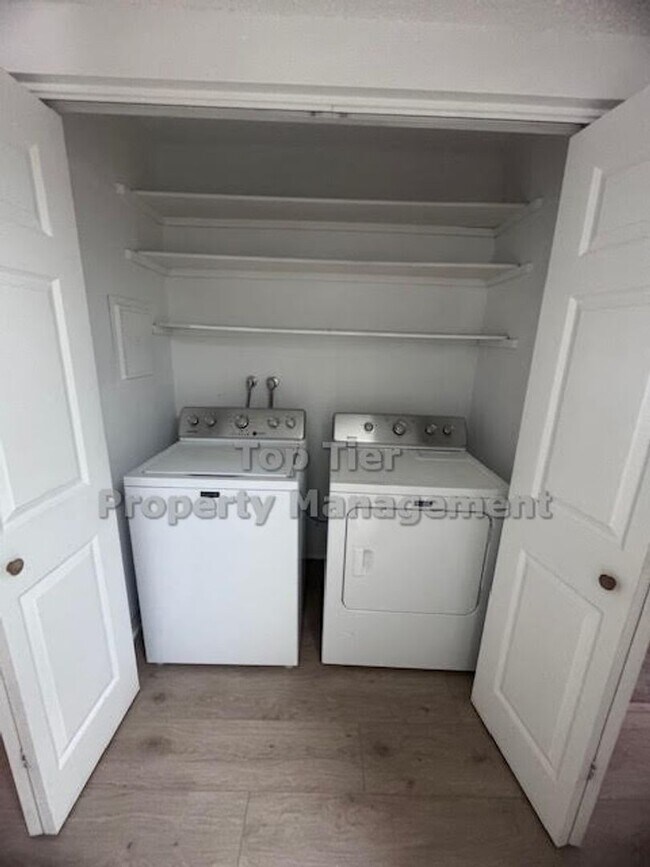 Building Photo - Rare Lower Unit with Stunning Views & In-Unit Laundry