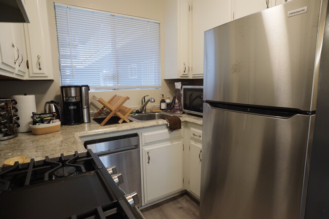 Kitchen (fully furnished option) - 3809 Buell St