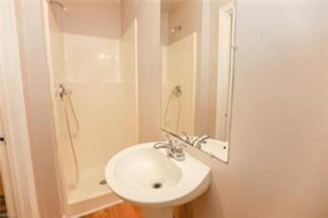 Building Photo - Cute bungalow rental in Cradock!