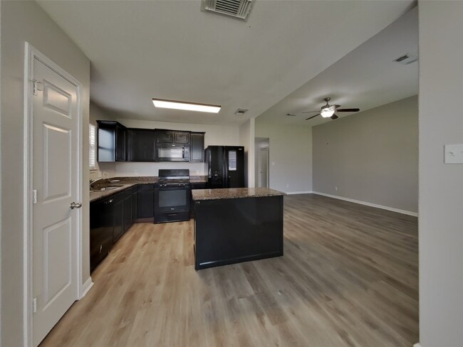 Building Photo - 815 Marigold Rd