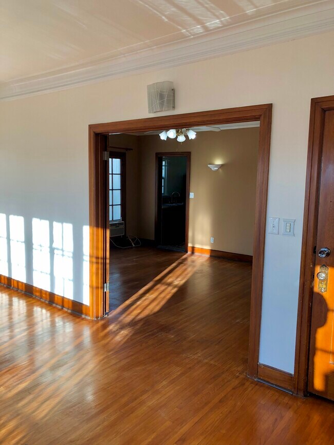 Building Photo - 202 S New Hampshire Ave