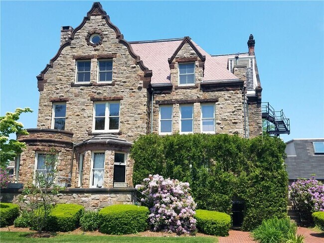 Primary Photo - 364 Bellevue Ave