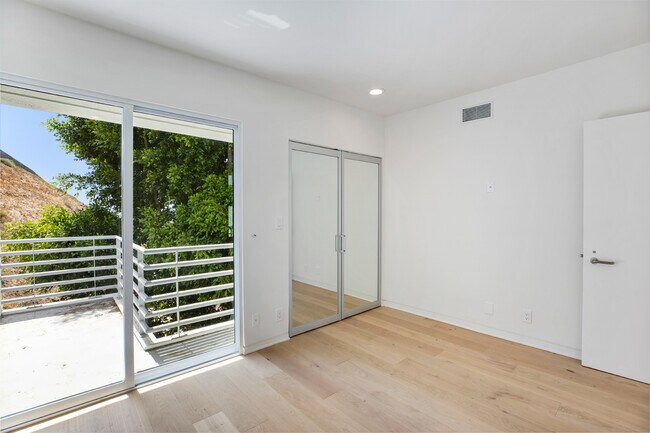 Building Photo - 21349 Rambla Vis