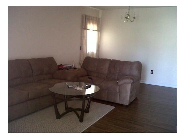 Building Photo - 723 Kadi Dr