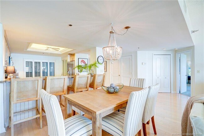 Building Photo - 184 NE Edgewater Dr