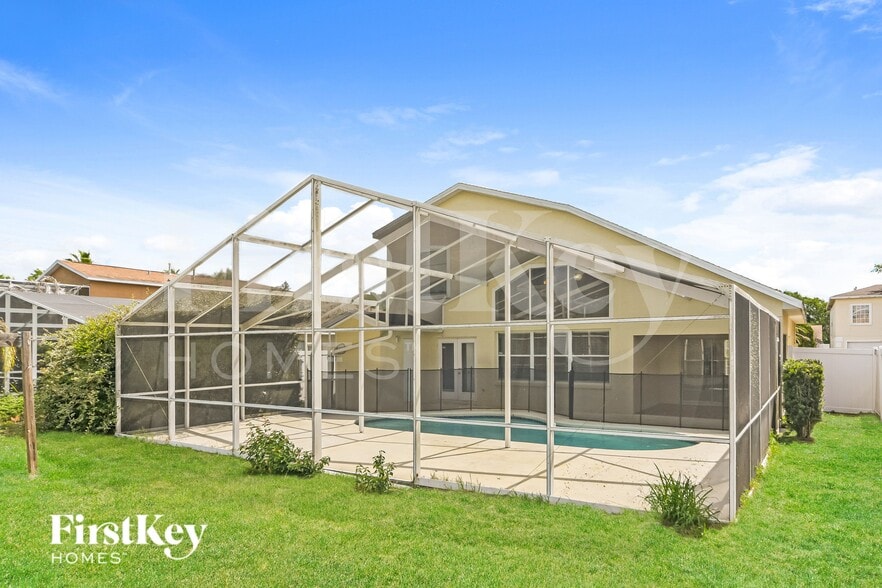 Building Photo - 301 Balmoral Ct