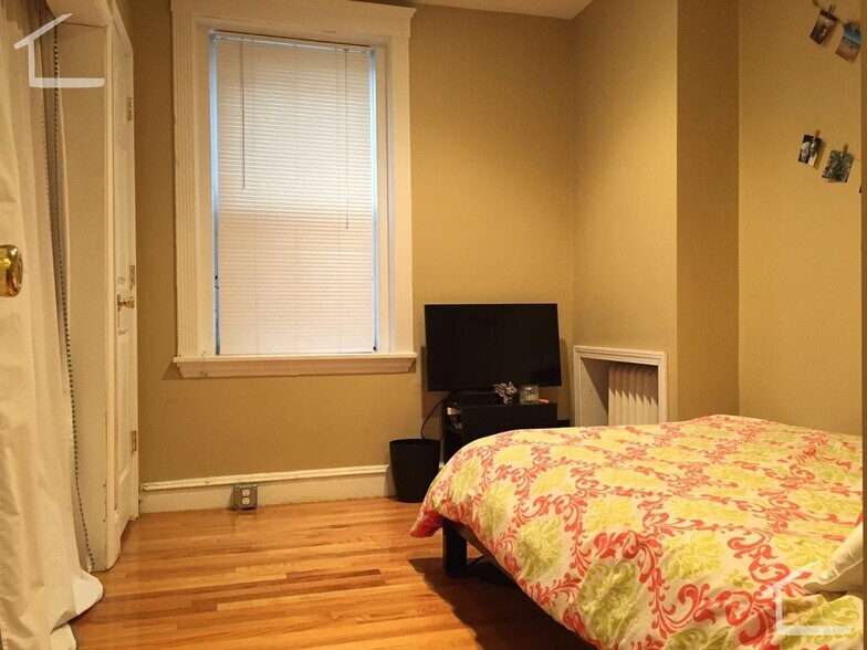 Building Photo - 316 Saint Paul St