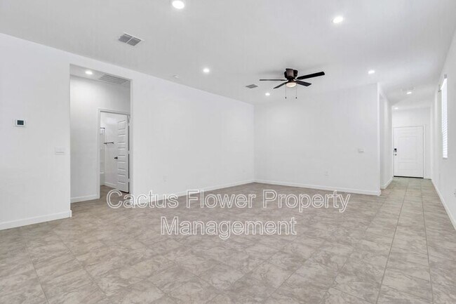 Building Photo - 2108 W Sheridan Ave