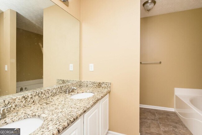 Building Photo - 4652 Parkway Cir