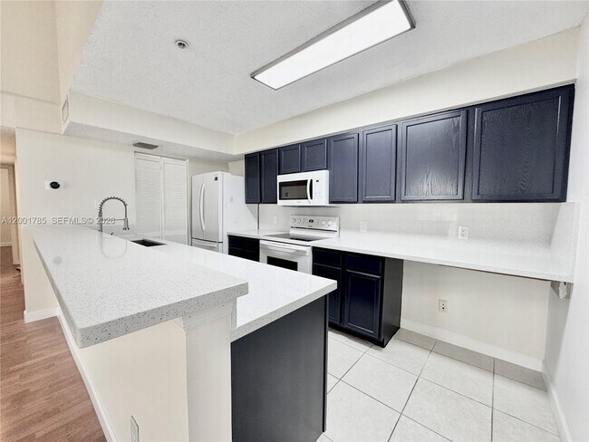 Building Photo - 9905 Westwood Dr