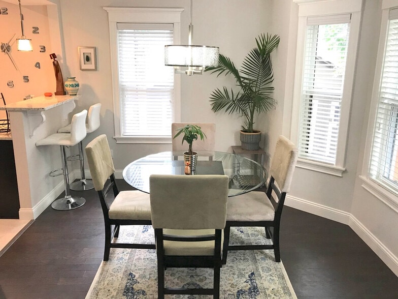 Building Photo - 810 Broadway-SI ID1511377P