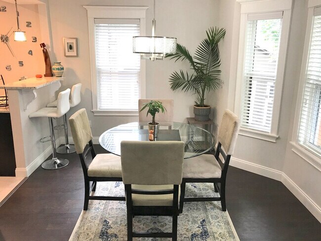 Building Photo - 810 Broadway-SI ID1511377P