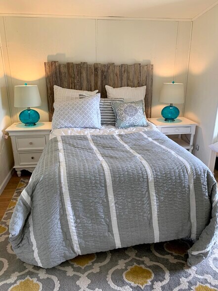 2nd bedroom. also a queen bed - 2365 Washington St