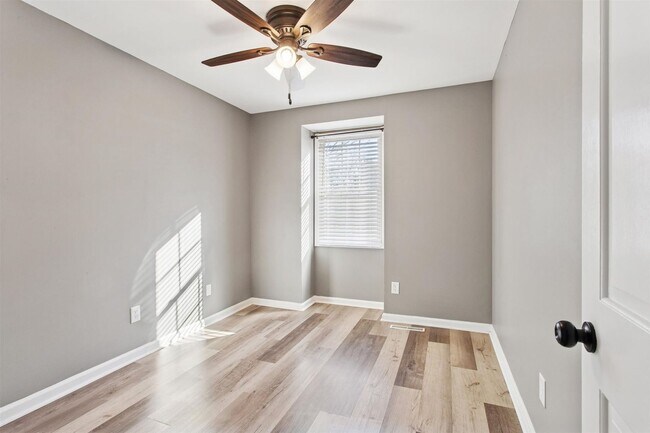 Building Photo - End-Unit 3BR Townhome Courthouse Green Near Fort Eustis