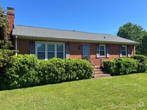 Building Photo - 3 bedroom 1 bath rancher with full basement