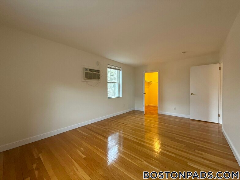 Building Photo - 8 Captain Parker Arms