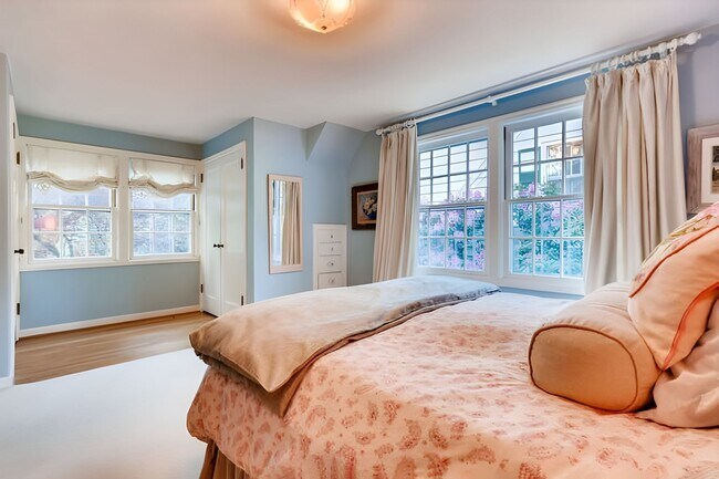 Building Photo - Beautiful Dream Home in the Southwest Hills! Call now to live amongst the trees!