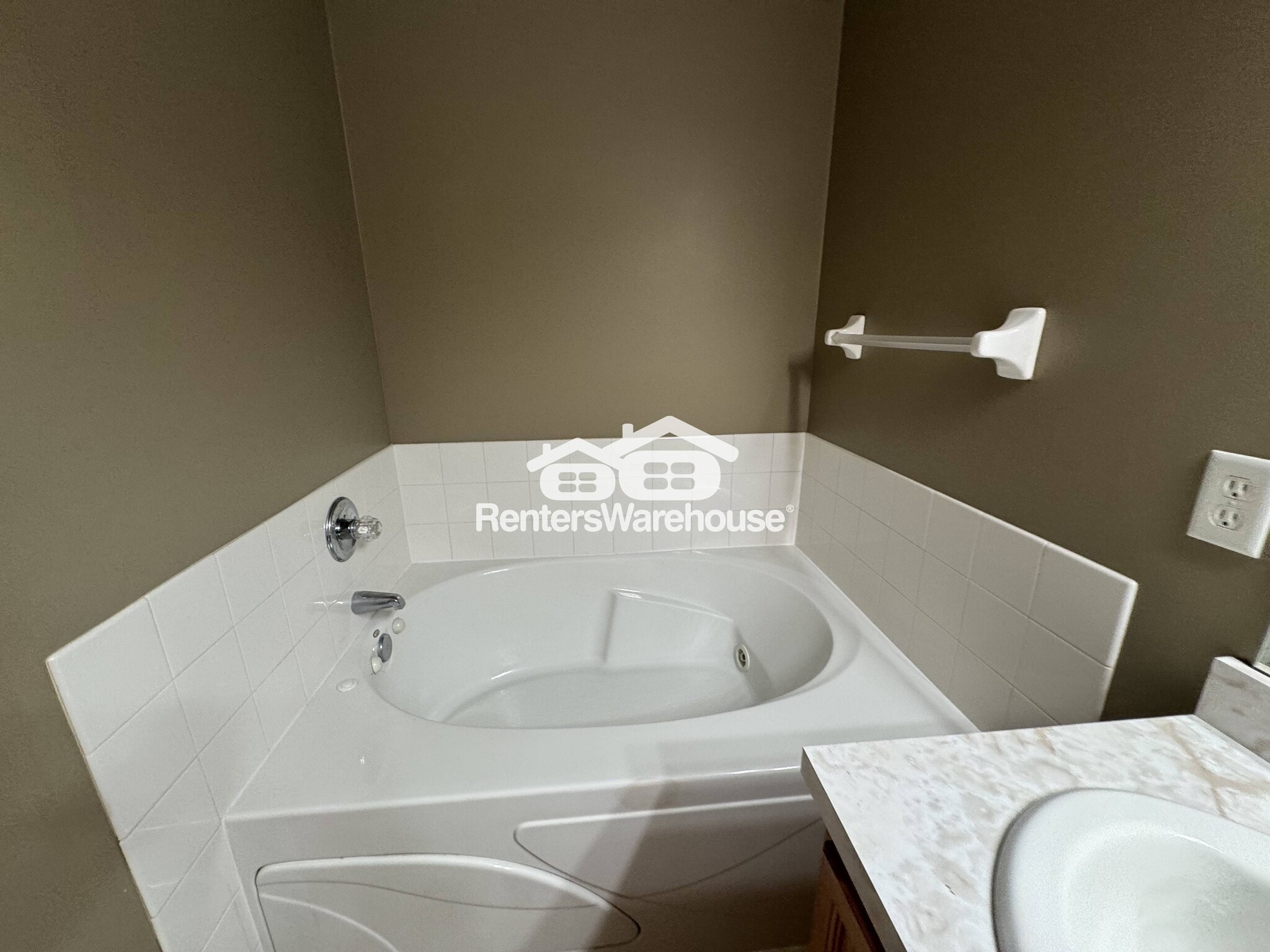 Building Photo - 17119 Eastwood Ave