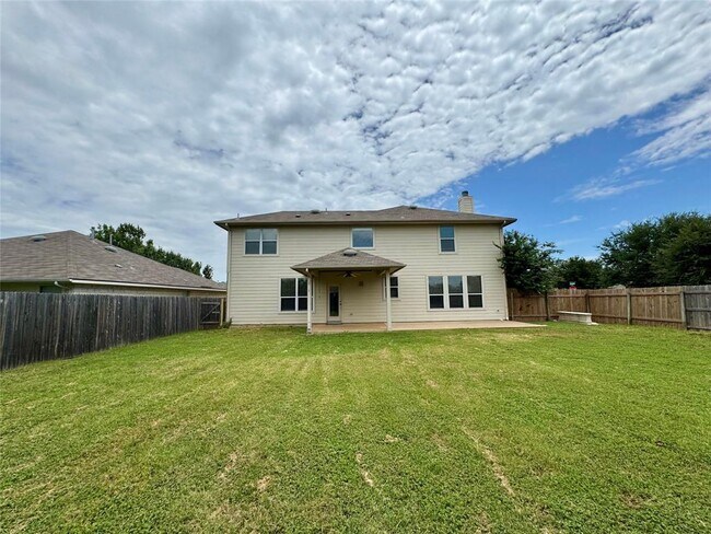 Building Photo - 701 Ranier Ln