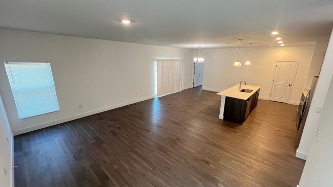 Building Photo - Spacious 4BR Home with Well Water, Pet-Friendly & No HOA