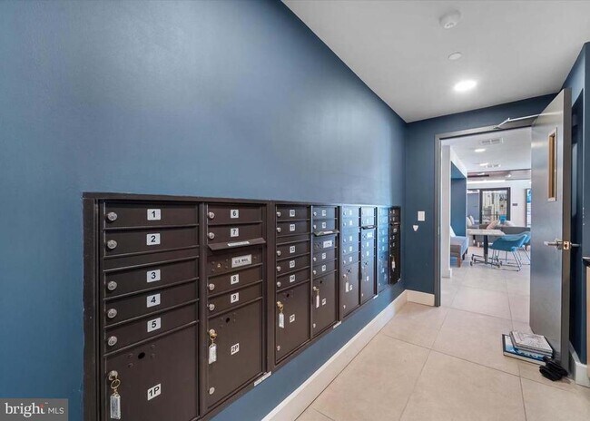 Building Photo - 3927 FAIR RIDGE Dr