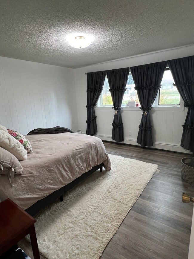 Building Photo - Duplex-Lower Unit in Aurora Subdivision