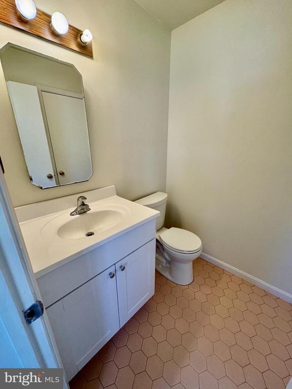 Building Photo - 1193 Maple Ave