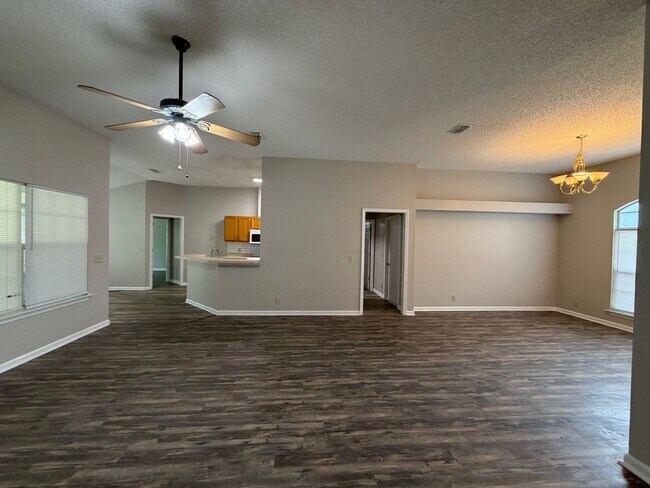 Building Photo - 401 Wild Grape Dr