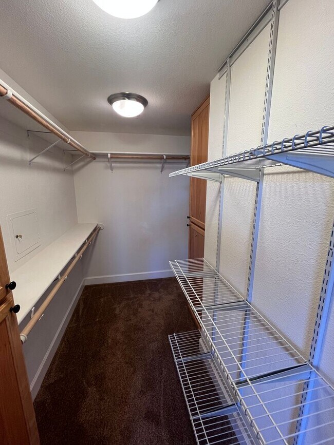 Building Photo - BEAUTIFUL CONDO AT THE PHOENICIAN IN ROSEVILLE!! $500 OFF FIRST MONTH'S RENT!!
