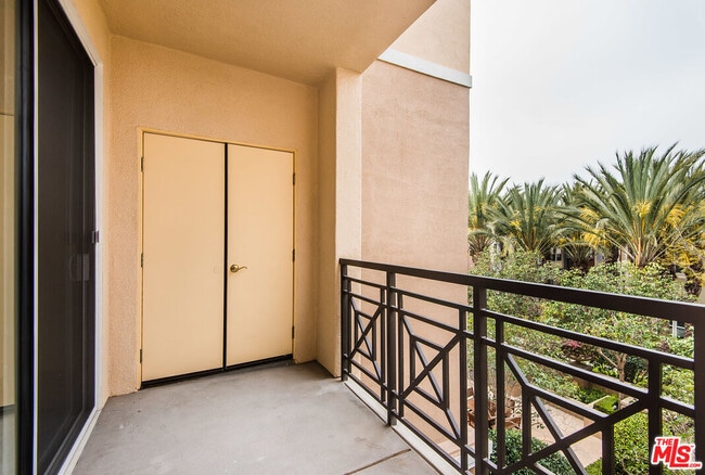 Building Photo - 13075 Pacific Promenade