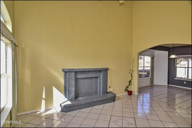 Building Photo - 12107 Valley Quail Dr