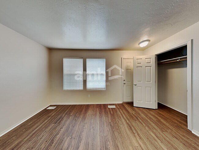 Building Photo - 4418 N Alester Ave