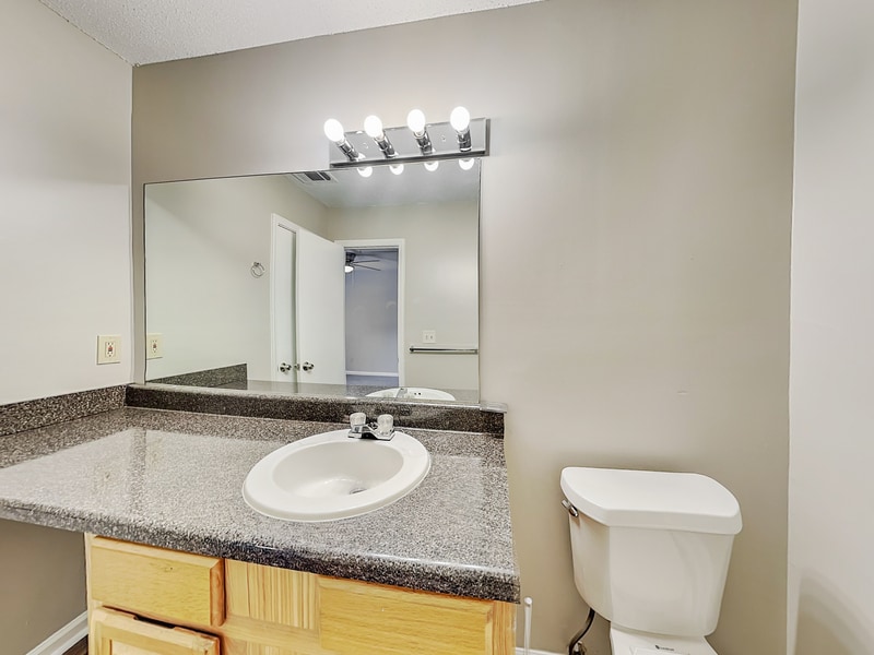 Building Photo - 5022 Hawthorne Ct