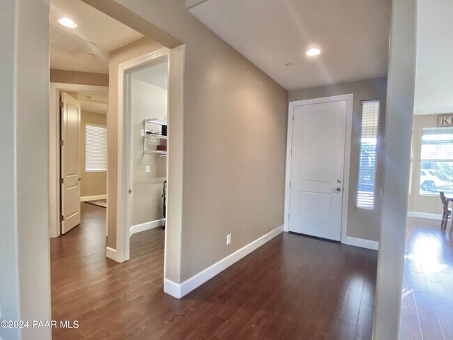 Building Photo - 1553 Range View Cir