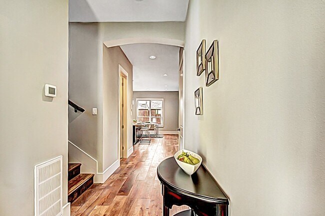 Building Photo - 4849 Benning Dr