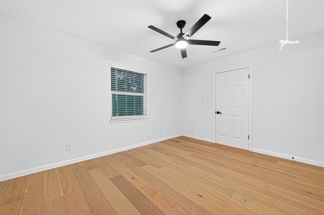 Building Photo - 2414 Walnut Bend Ln