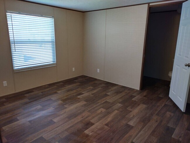 Building Photo - 212 E 5th Ave