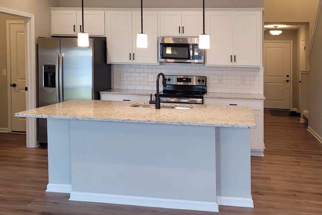 Building Photo - 3441 Alder Ave