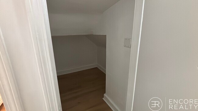 Building Photo - 675 Washington St