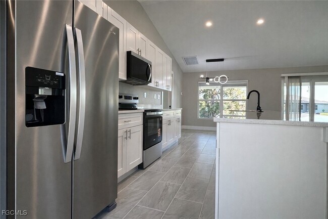 Building Photo - 3339 NE 13th Ave