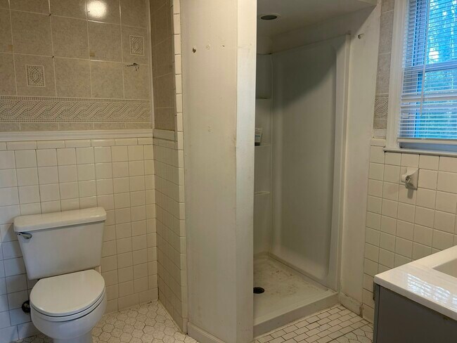 Building Photo - 1011 Ave Of Pines