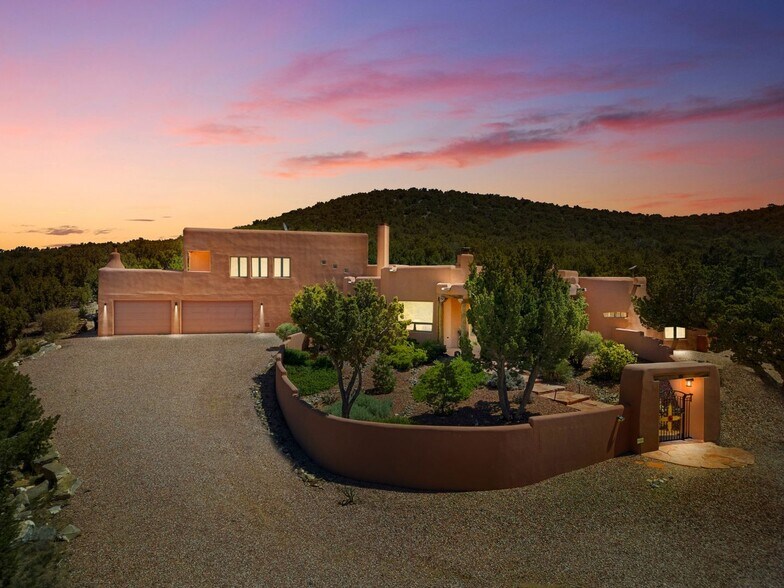 Building Photo - 28 Canon Escondido