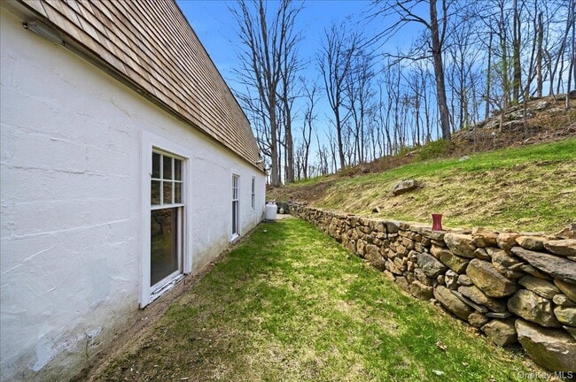 Building Photo - 175 Goldens Bridge Rd