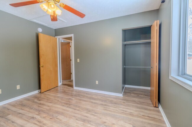 Building Photo - Woodsy Retreat in Lake Ann