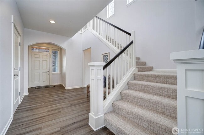 Building Photo - Stylish 5-Bed Home in Desirable Bothell ; ...