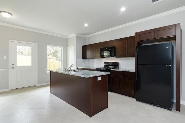 Building Photo - 1043 Marcolin St